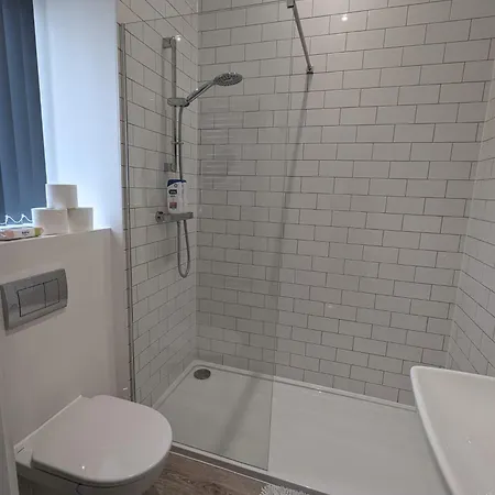 Contemporary Double Ensuite Habitación en casa particular Birmingam